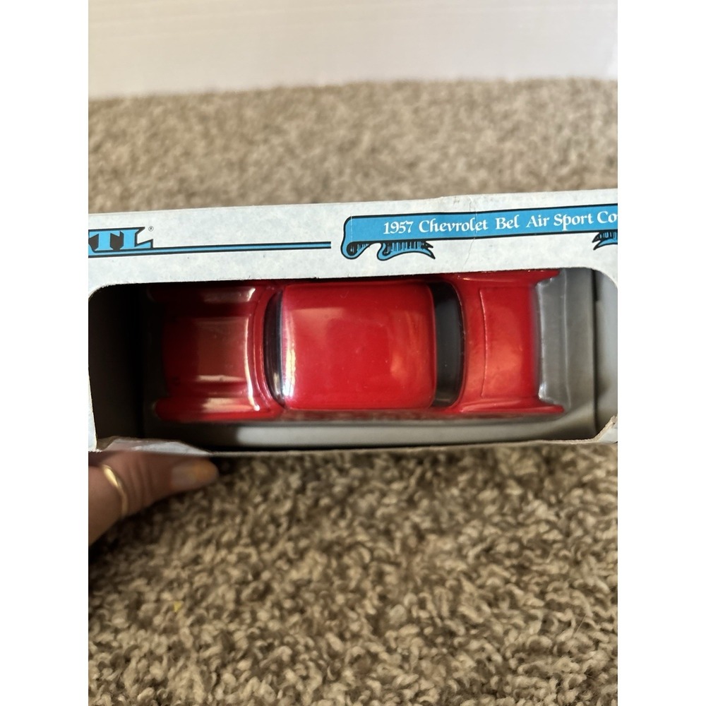 ERTL 1:43 DieCast 1957 CHEVY BEL AIR SPORT COUPE Vintage Vehicles (Red) - Picture 6 of 6